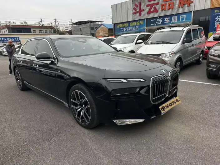 BMW 7 Series 2023 Model 735Li M Sports Set – фото 3