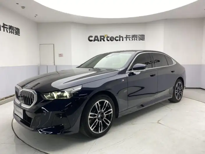 BMW 5 Series 2025 Model 530Li Leading Model M Sports Set – фото 1