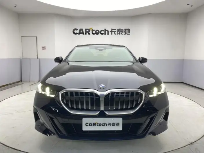 BMW 5 Series 2025 Model 530Li Leading Model M Sports Set – фото 2