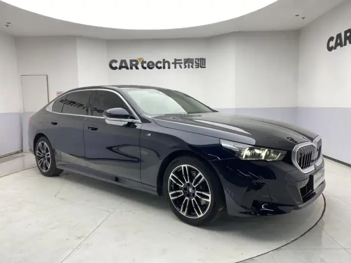 BMW 5 Series 2025 Model 530Li Leading Model M Sports Set – фото 3