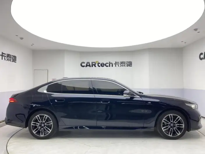 BMW 5 Series 2025 Model 530Li Leading Model M Sports Set – фото 8