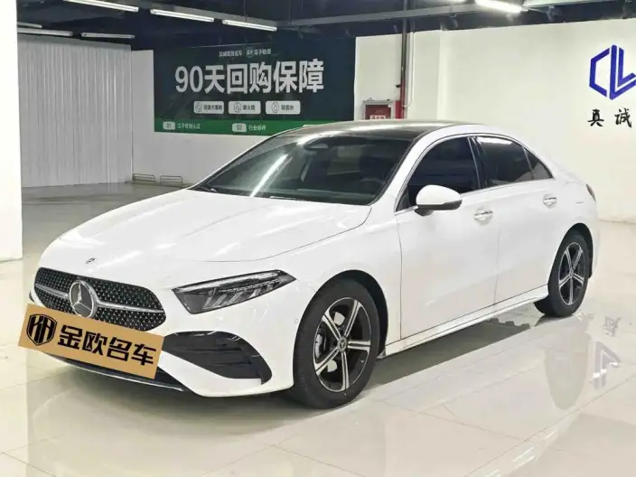 Mercedes-Benz A-class 2024 Model A 200 L Fashion Edition – фото 1