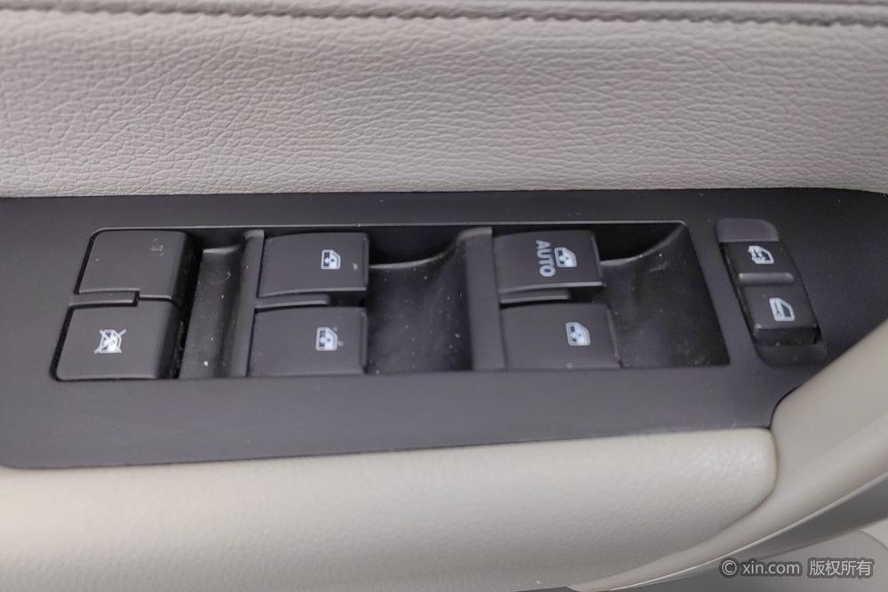 Chevrolet Captiva 2015 модификация 2.4L 4WD Deluxe Edition 5 seat – фото 22