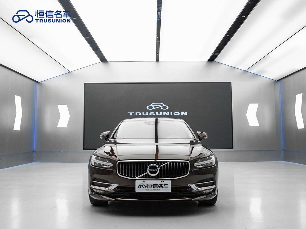 Volvo S90 Модель 2020 года комплектация T5 Smart Range Deluxe Edition