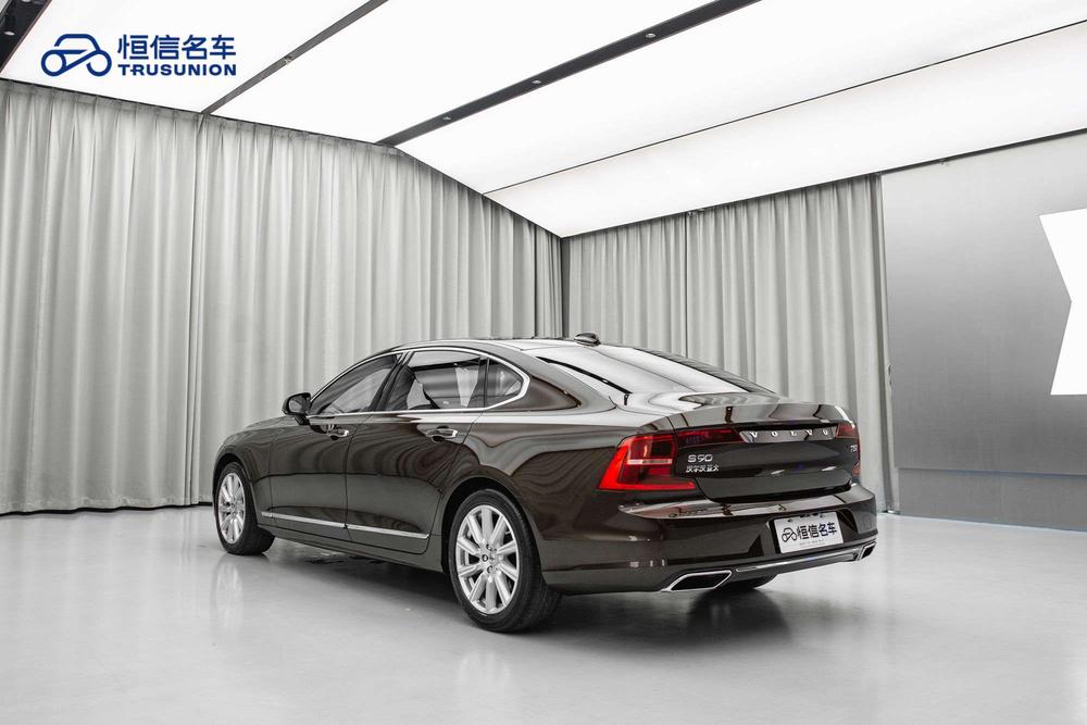 Volvo S90 Модель 2020 года комплектация T5 Smart Range Deluxe Edition