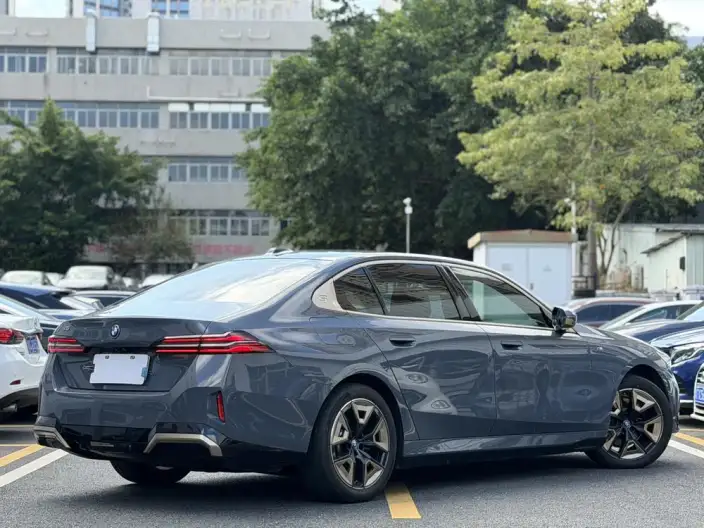 BMW i5 2024 Model eDrive35L Exclusive Model M Sports Set – фото 2