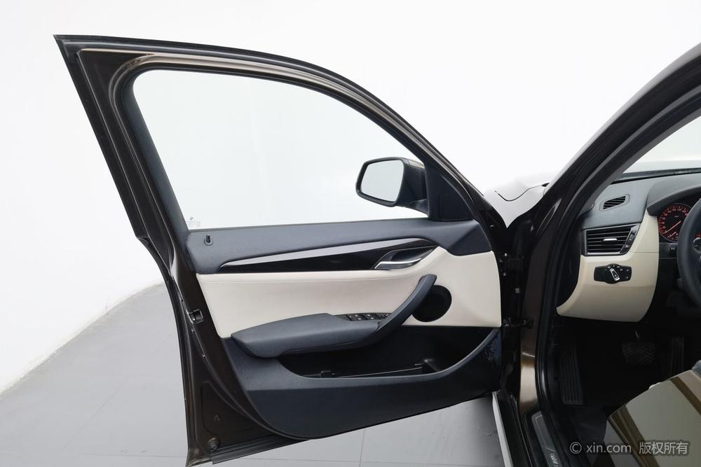 BMW X1 2014 модификация sDrive18i X Design Set – фото 22