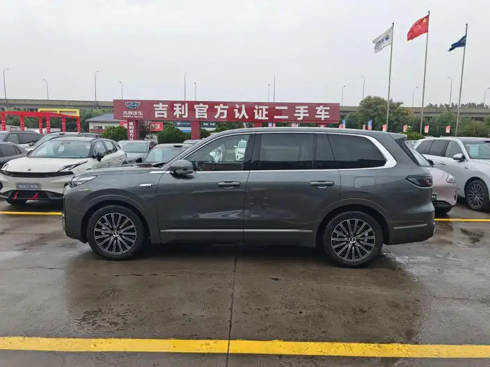Geely M9 2025 Model 210km 4WD Pilot Edition