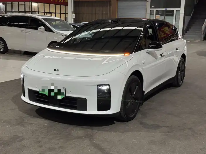 Li Auto i6 2025 Model 2WD Standard Edition – фото 1