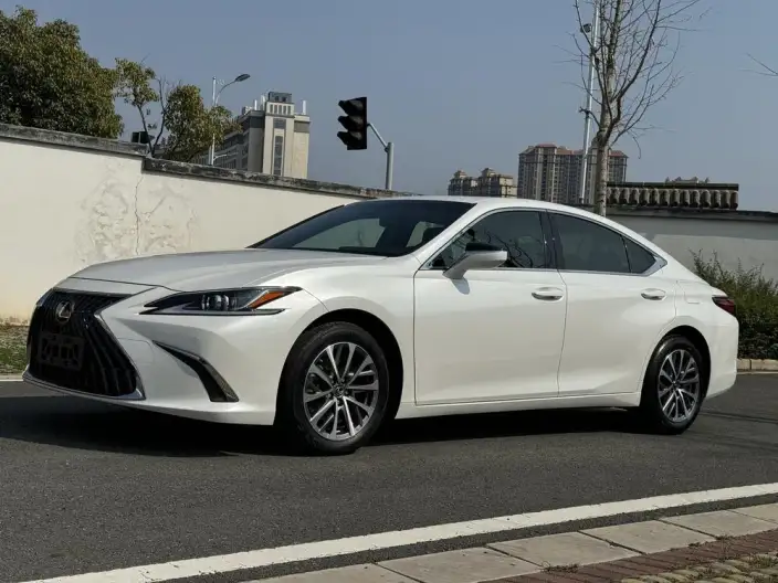 Lexus ES 2024 Model 200 Premium