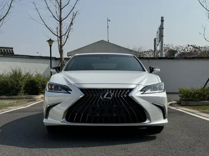 Lexus ES 2024 Model 200 Premium