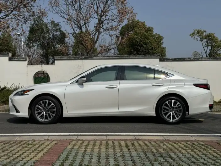 Lexus ES 2024 Model 200 Premium