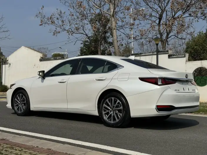 Lexus ES 2024 Model 200 Premium – фото 5