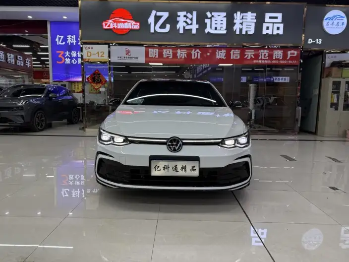 Volkswagen Golf 2023 Model 280TSI DSG R-Line – фото 2