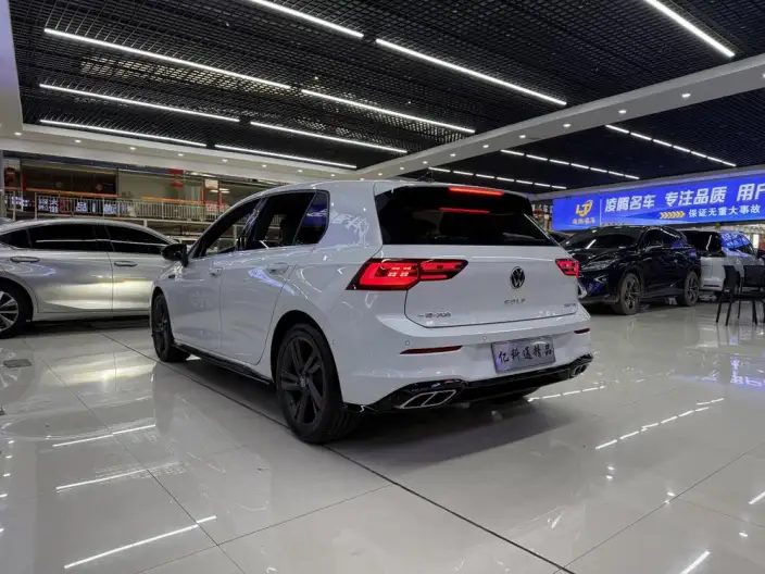 Volkswagen Golf 2023 Model 280TSI DSG R-Line – фото 4