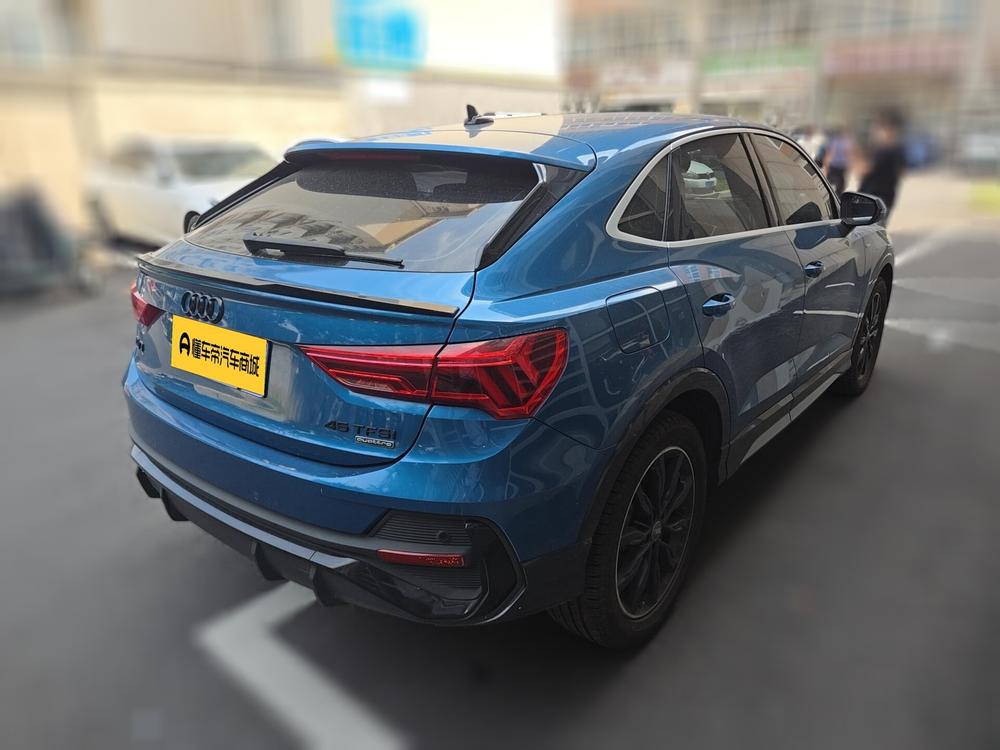AUDI Q3 Sportback Модель 2020 года 45 TFSI quattro Luxury – фото 2