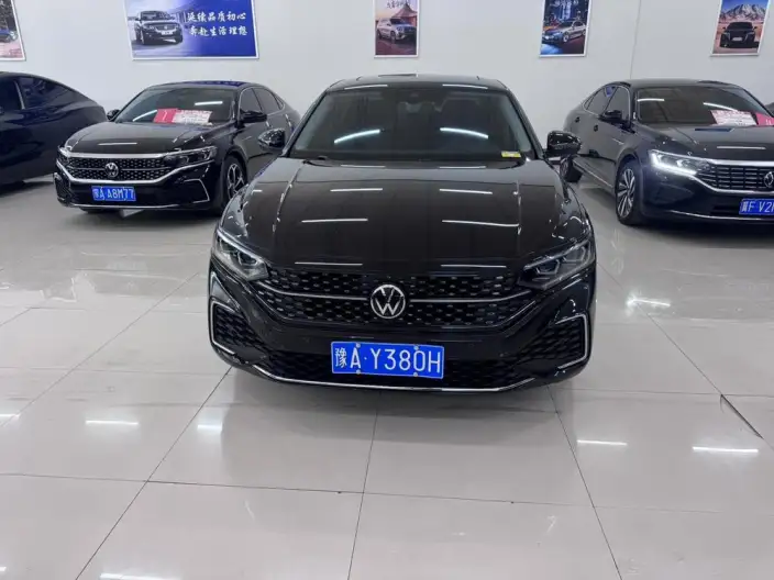 Volkswagen Passat 2023 Model Facelift 330TSI Deluxe Edition – фото 2