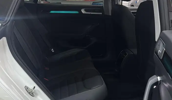 Volkswagen CC 2023 Model 380TSI Eye-catching version – фото 7