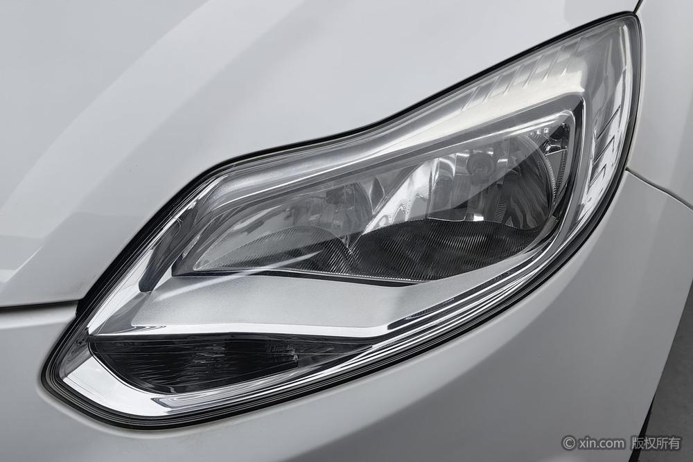 Ford Focus Sedan 2012 1.6L Automatic Comfort – фото 7