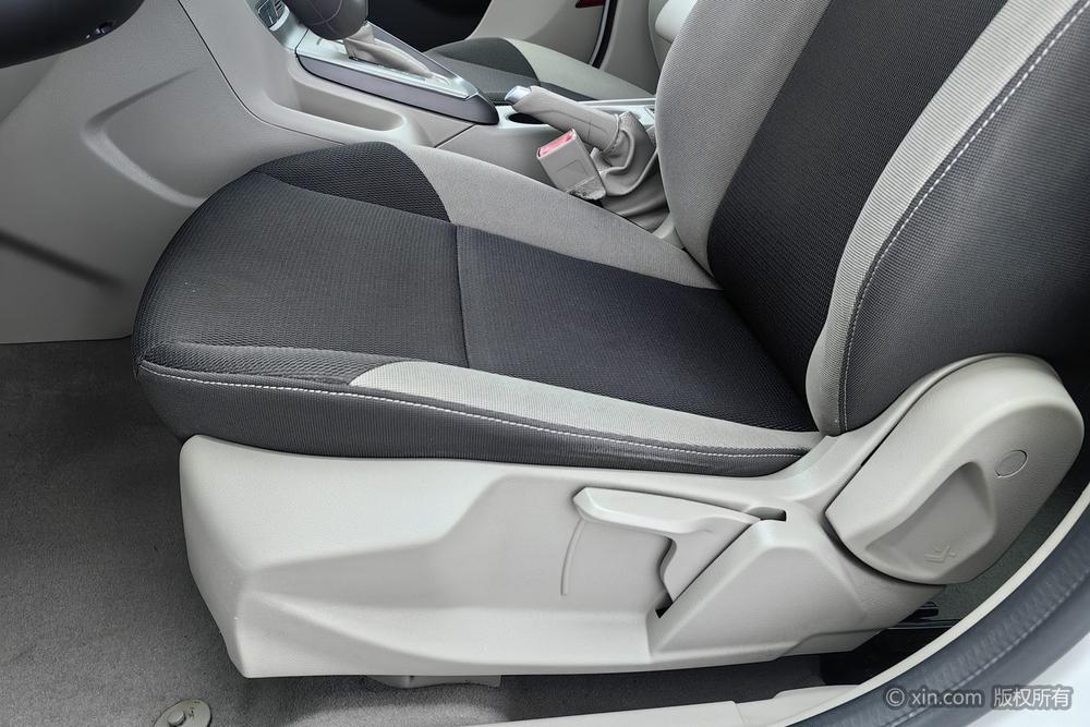 Ford Focus Sedan 2012 1.6L Automatic Comfort – фото 11