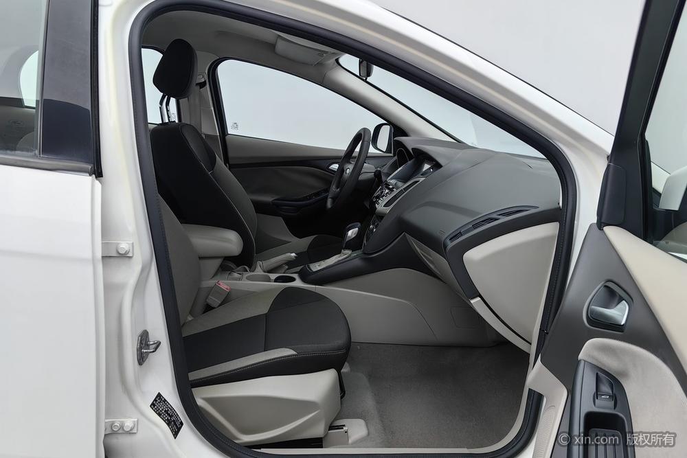 Ford Focus Sedan 2012 1.6L Automatic Comfort – фото 12
