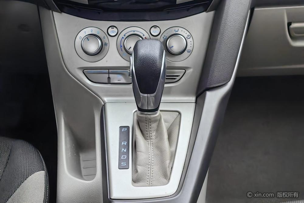 Ford Focus Sedan 2012 1.6L Automatic Comfort – фото 16