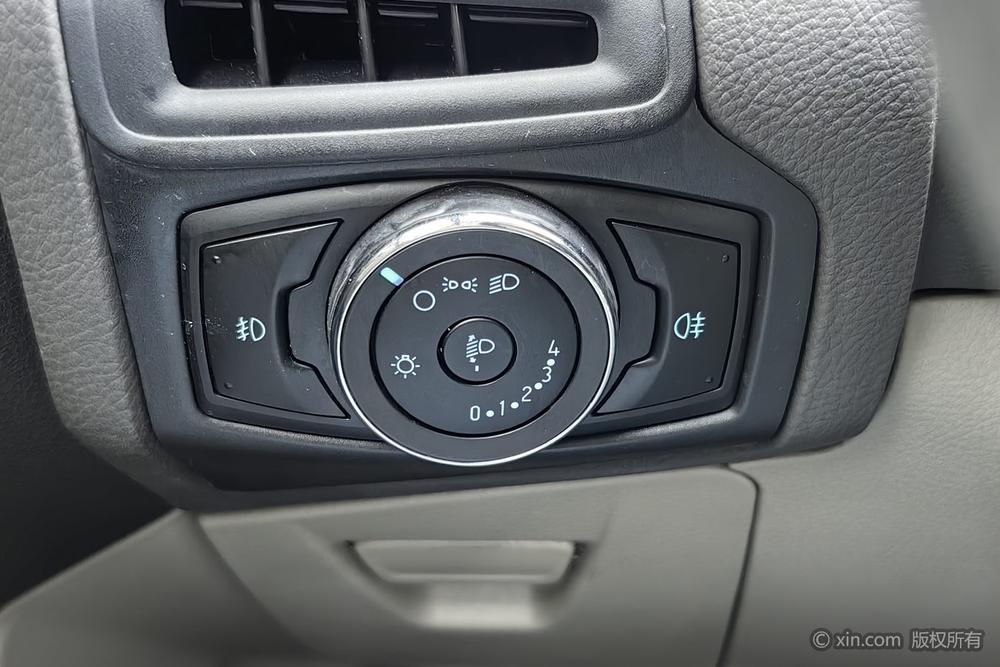 Ford Focus Sedan 2012 1.6L Automatic Comfort – фото 17