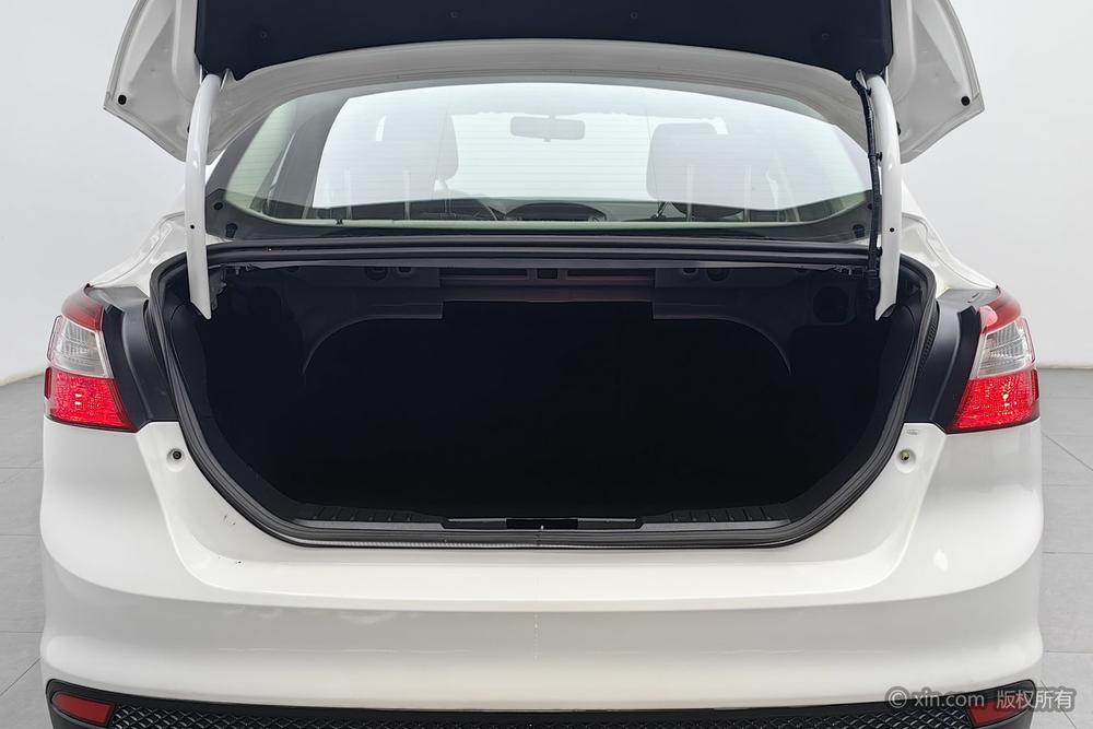 Ford Focus Sedan 2012 1.6L Automatic Comfort – фото 24