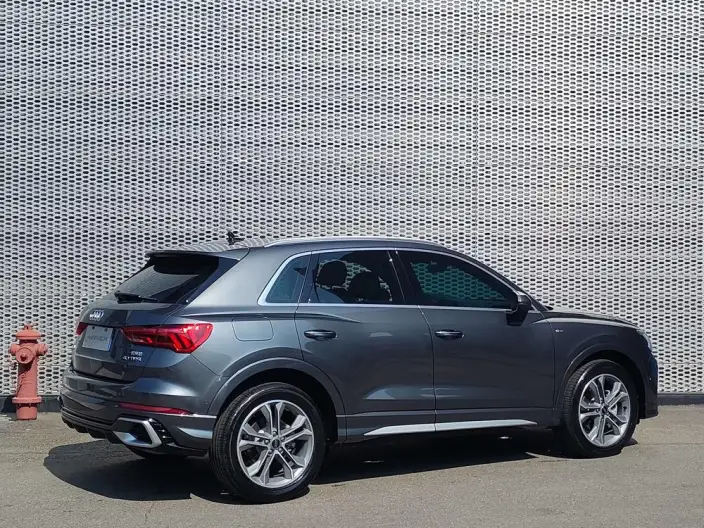 AUDI Q3 2024 Model 40 TFSI Fashion Dynamic Model