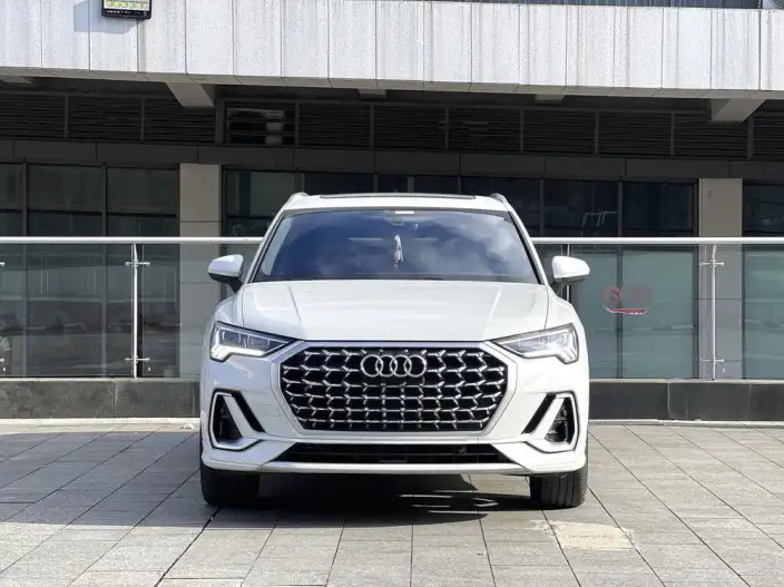 AUDI Q3 2024 Model 35 TFSI Fashion Dynamic Model