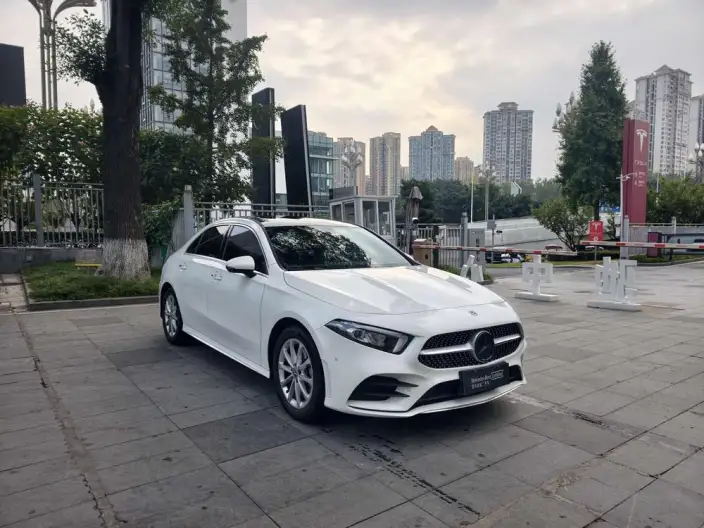 Mercedes-Benz A-class 2022 Model A 200 L Sports sedan Fashion Edition – фото 3