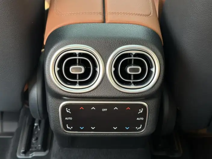 Mercedes-Benz GLC 2024 Model Facelift GLC 260 L 4MATIC Luxury Model 7 seat – фото 6