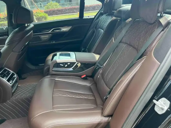 BMW 7 Series 2021 Model 730Li M Sports Set – фото 9