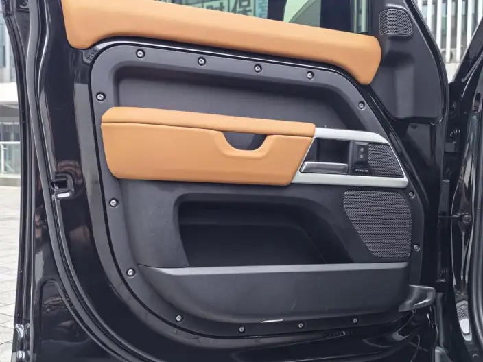 Land Rover Defender 2024 Model 110 3.0T P400 X-Dynamic HSE – фото 9