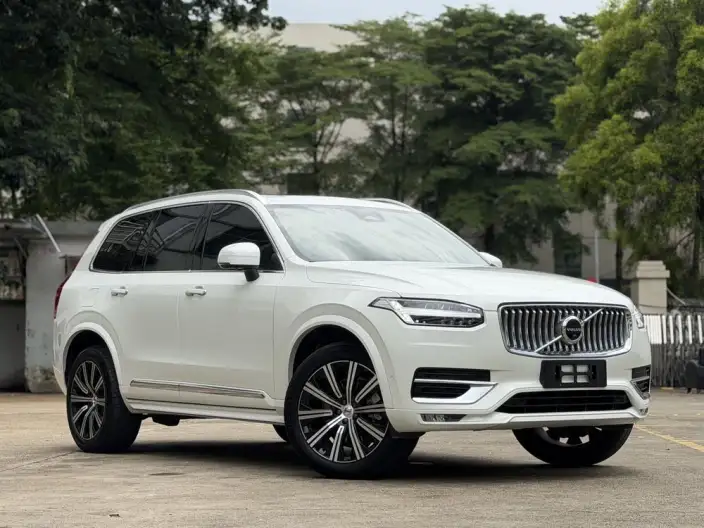 Volvo XC90 2023 Model B6 Smart Elegance Deluxe Edition 7 seat