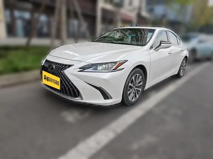 Lexus ES 2021 Model 300h Superior Edition