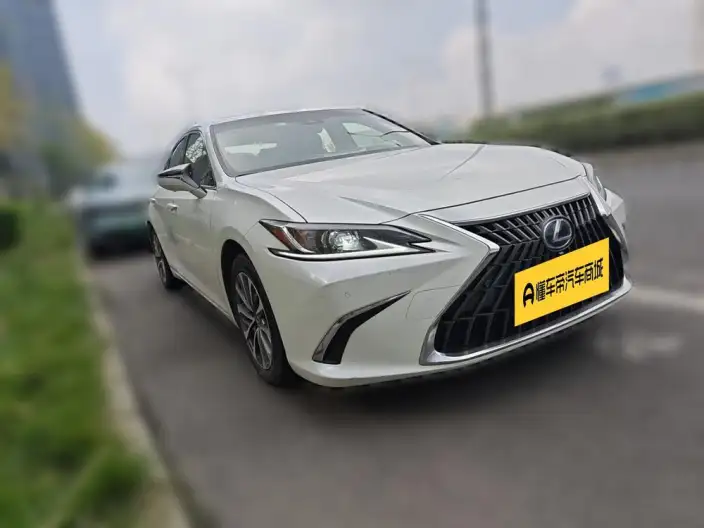 Lexus ES 2021 Model 300h Superior Edition