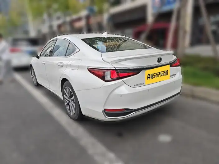 Lexus ES 2021 Model 300h Superior Edition