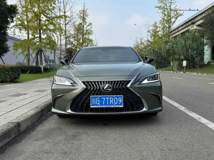 Lexus ES 2024 Model 200 Premium