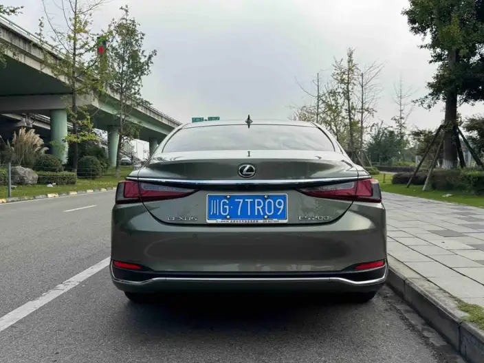 Lexus ES 2024 Model 200 Premium