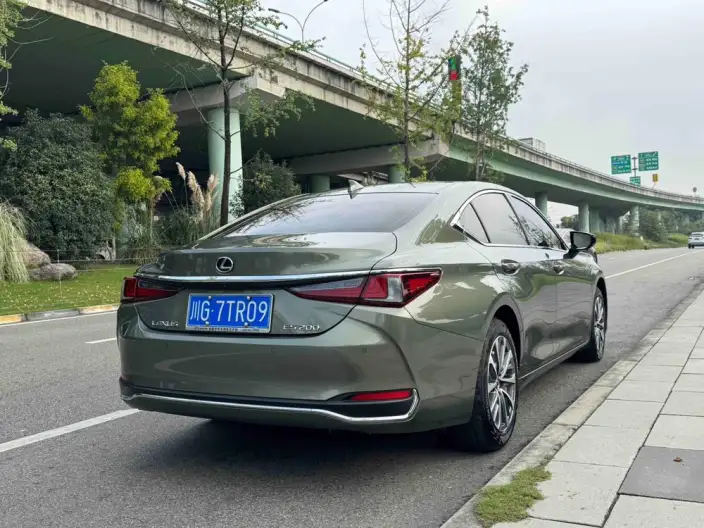 Lexus ES 2024 Model 200 Premium