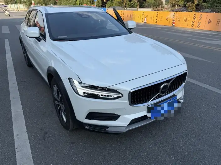 Volvo V90 2024 Model Cross Country B5 AWD Zhiyuan Edition