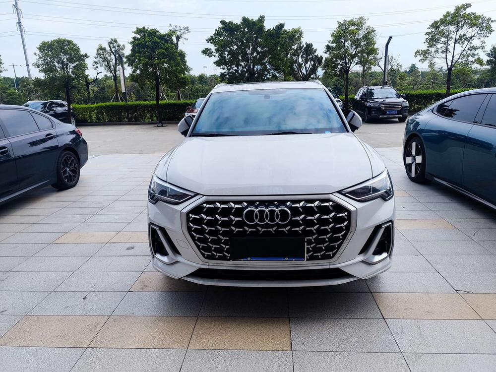 AUDI Q3 2024 35 TFSI Stylish Dynamic