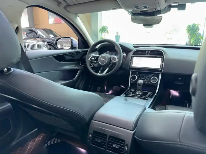 Jaguar XE L 2022 Model 2.0T 250PS R-DYNAMIC S Enterprising Sports Edition – фото 7