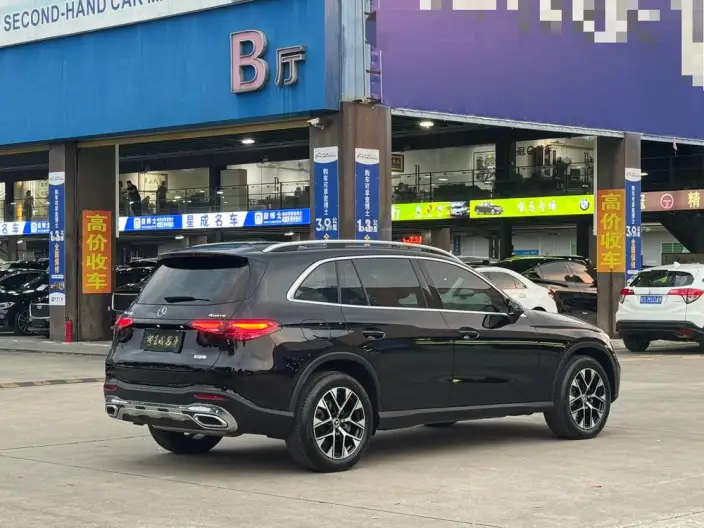 Mercedes-Benz GLC 2026 Model GLC 260 L 4MATIC Classic Edition 5 seat – фото 5