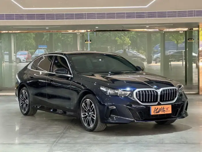 BMW 5 Series 2026 Model 530Li Leading Model M Sports Set