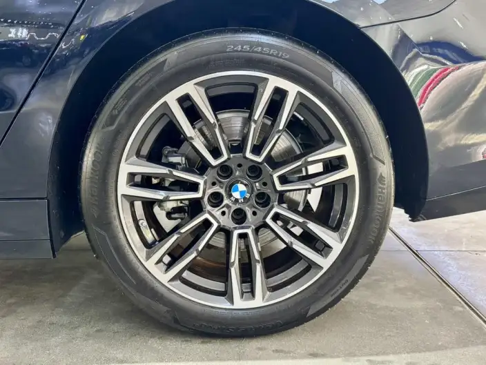 BMW 5 Series 2026 Model 530Li Leading Model M Sports Set – фото 7