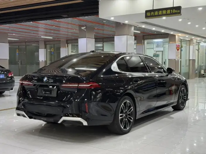 BMW 5 Series 2024 Model 530Li Leading Model M Sports Set – фото 6