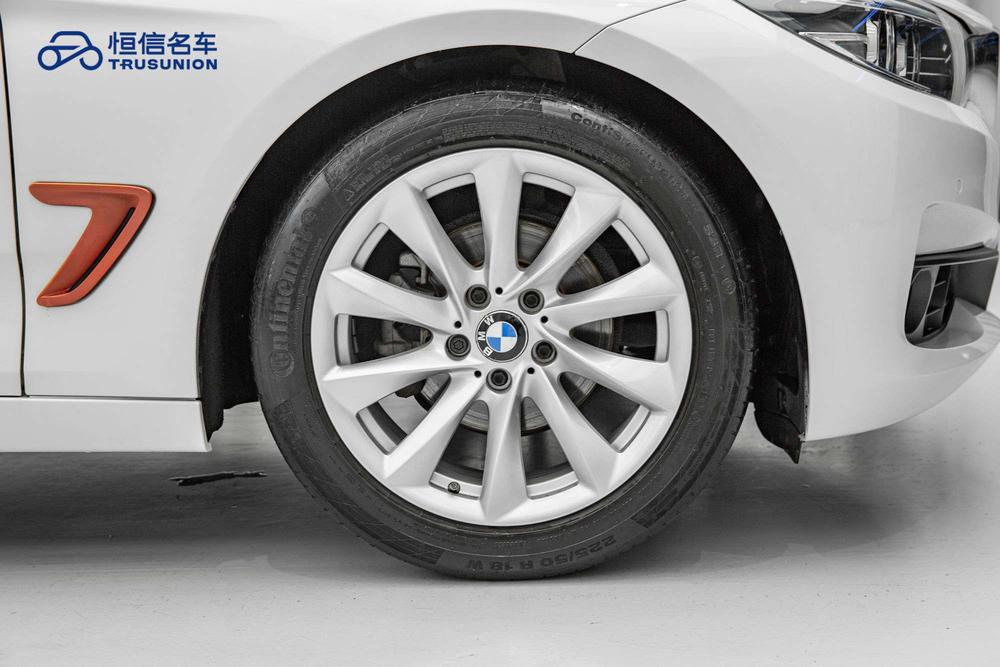 BMW 3 Series GT 2018 320i Fashion – фото 11