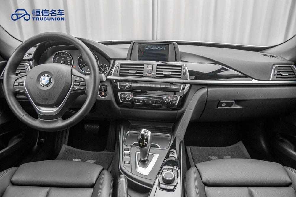 BMW 3 Series GT 2018 320i Fashion – фото 17